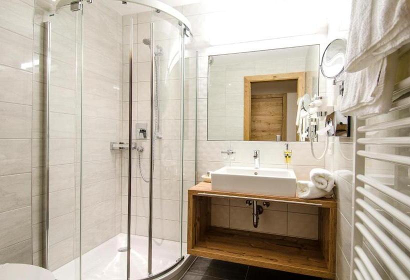 דירת שני חדרים, Apart Forum