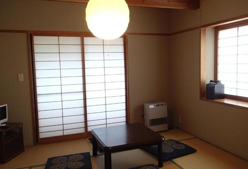 Семейный Номер Совместный Санузел, Funky Monkey Lodge, Myoko ファンキーモンキーロッジ 妙高