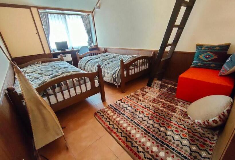 Семейный Номер Совместный Санузел, Funky Monkey Lodge, Myoko ファンキーモンキーロッジ 妙高