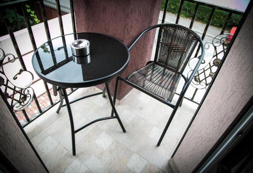 발코니 디럭스 룸, Boutique Mikaela