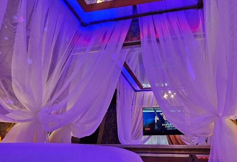 اتاق لوکس با بالکن, Boutique Mikaela