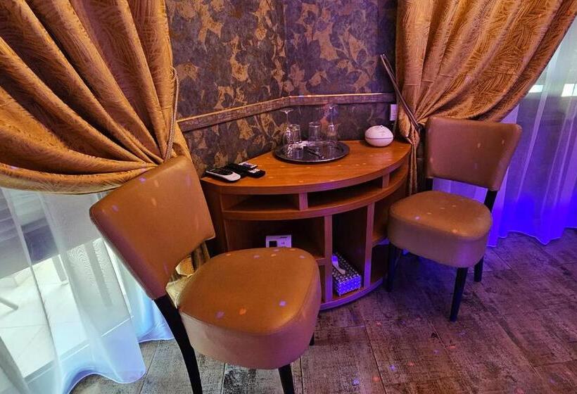 발코니 디럭스 룸, Boutique Mikaela