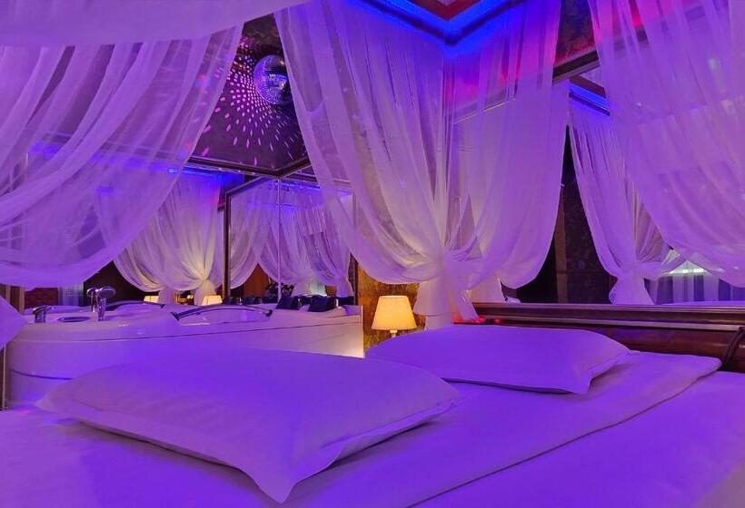 اتاق لوکس با بالکن, Boutique Mikaela