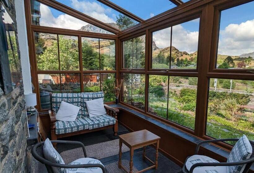 침실 3개 주택, Bryn Elltyd Eco House