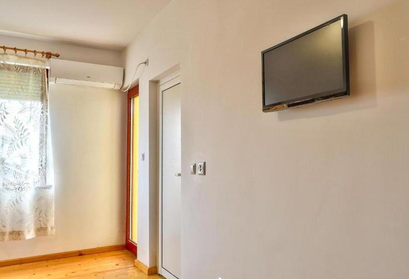 Standard Triple Room with Terrace, Guest House Joji