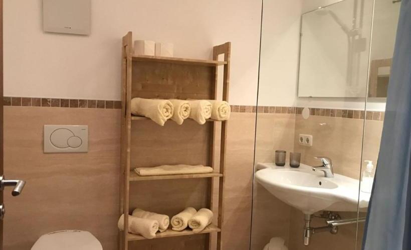 1 Sovrums Lägenhet, Terra Rossa