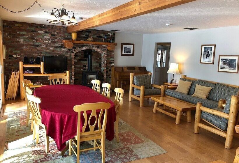 منزل غرفة نوم واحدة, River Run Inn