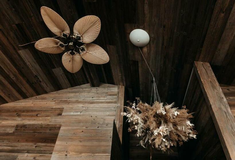 جناح جونيور مزوَّد بتراس, Jufenalm Boho Hotel & Restaurant