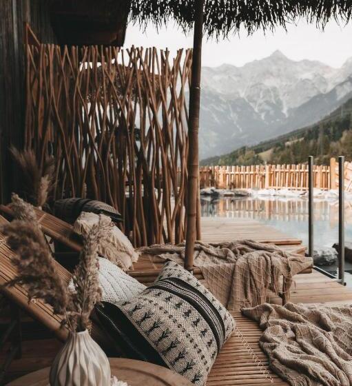 جناح مزود بتراس, Jufenalm Boho Hotel & Restaurant