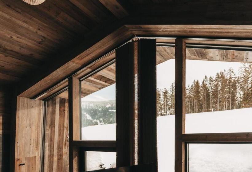 جناح جونيور مزوَّد بتراس, Jufenalm Boho Hotel & Restaurant