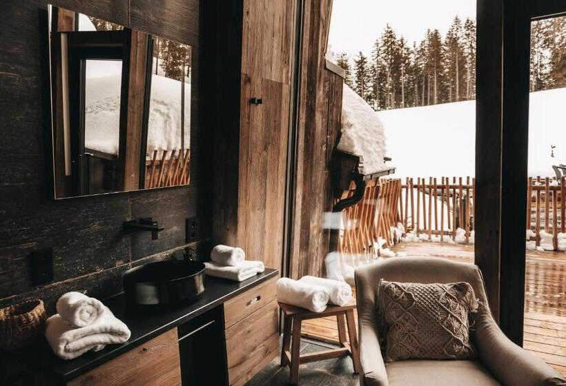 جناح جونيور مزوَّد بتراس, Jufenalm Boho Hotel & Restaurant