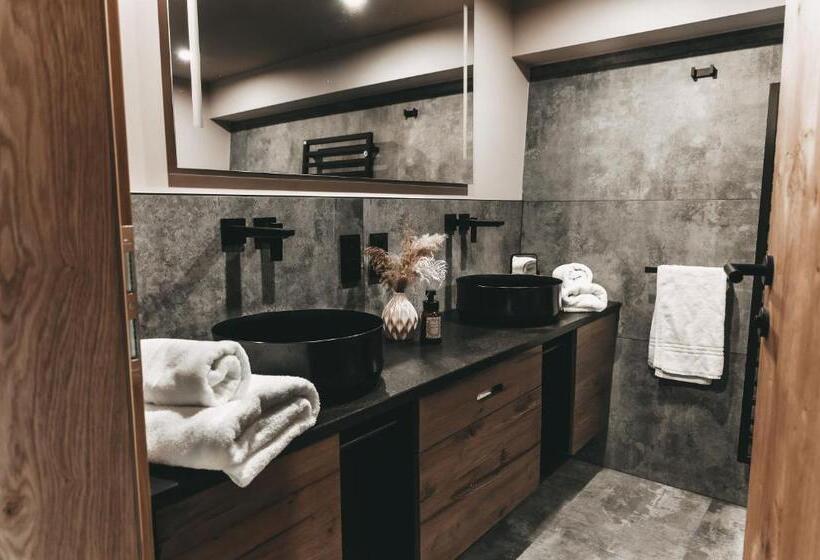 جناح جونيور, Jufenalm Boho Hotel & Restaurant