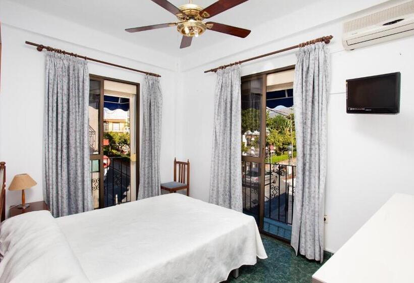 スタンダードトリプルルーム, Hostal Sol Y Mar