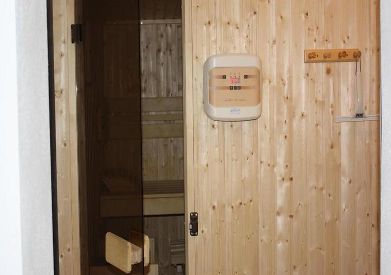 דירת שלושה חדרים, Pension Ferdinand