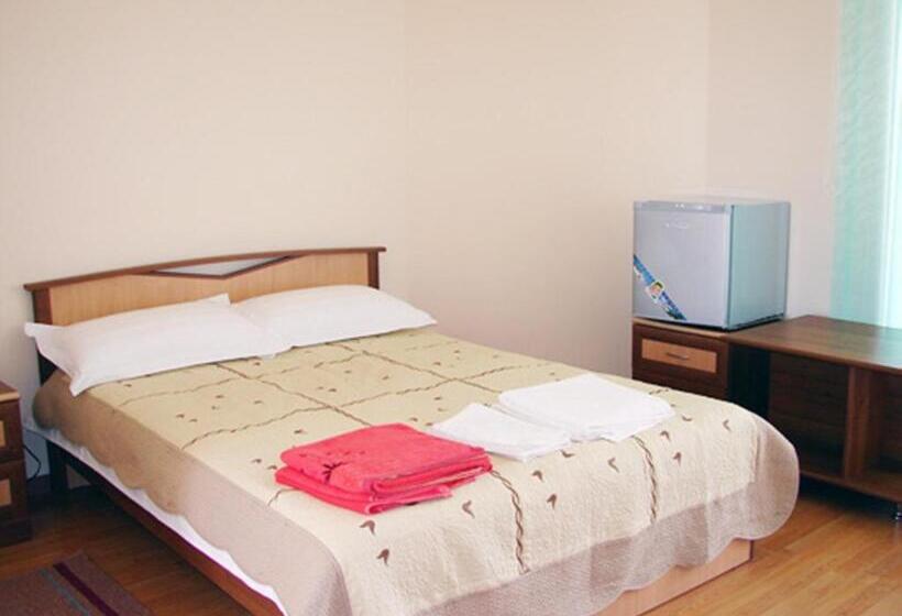 اتاق استاندارد, Tri Korony