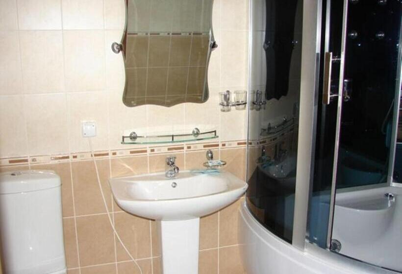 سوییت جونیور, Tri Korony