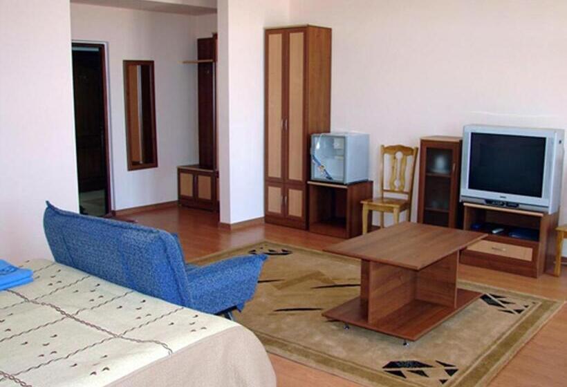 سوییت جونیور, Tri Korony