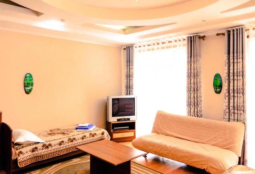 سوییت, Tri Korony