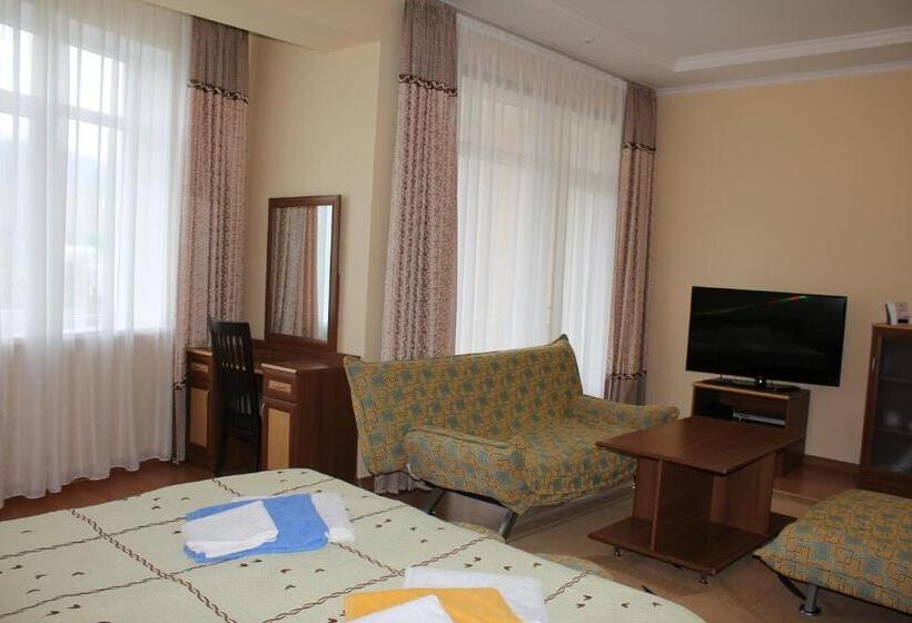 سوییت, Tri Korony