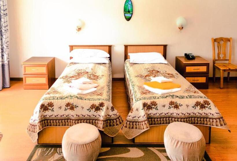 سوییت جونیور, Tri Korony