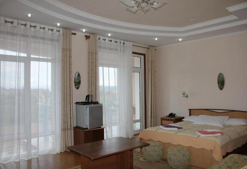 سوییت جونیور, Tri Korony