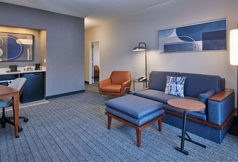 스위트, Courtyard By Marriott Detroit Livonia