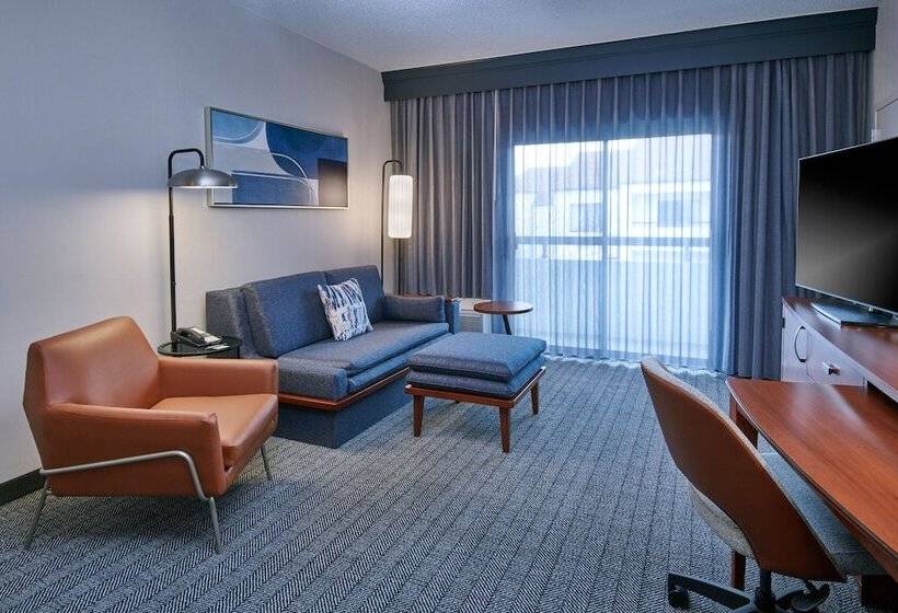 스위트, Courtyard By Marriott Detroit Livonia