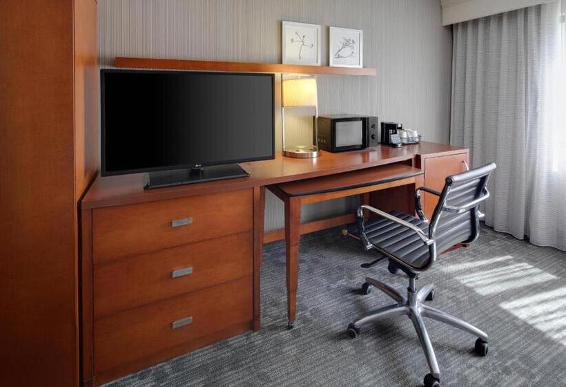 غرفة ديلوكس لذوى الاحتياجات الخاصة, Courtyard Cleveland Beachwood