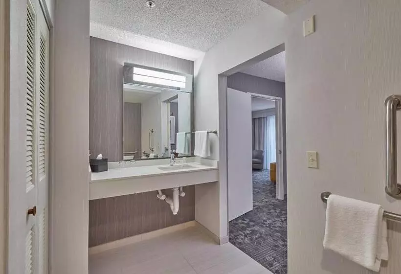 キングサイズベッドのスイートルーム, Courtyard By Marriott Eugene Springfield
