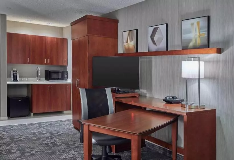 キングサイズベッドのスイートルーム, Courtyard By Marriott Eugene Springfield