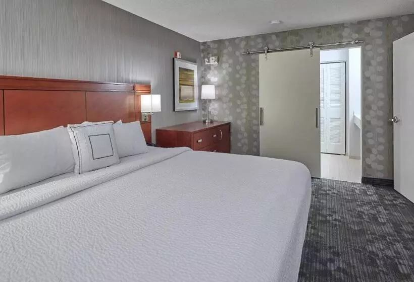 キングサイズベッドのスイートルーム, Courtyard By Marriott Eugene Springfield
