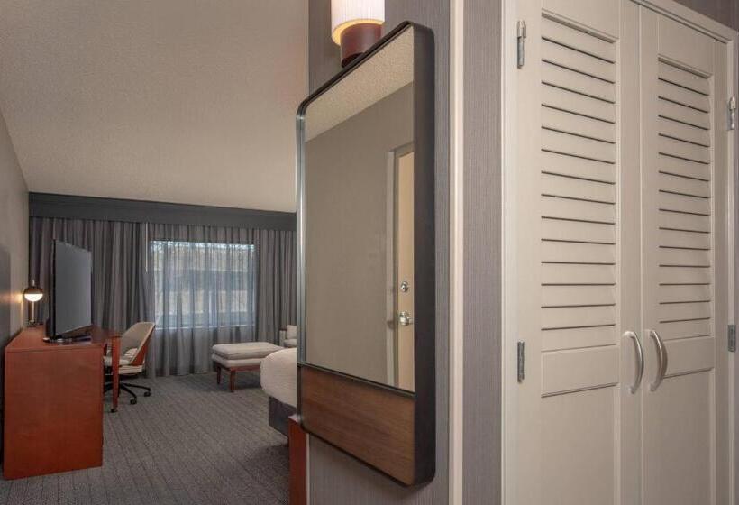 غرفة قياسية سرير كينج, Courtyard By Marriott Frederick