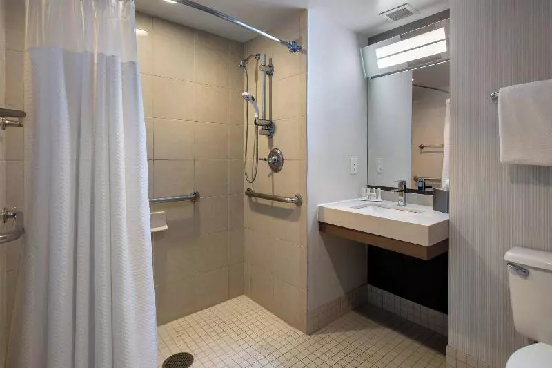 キングサイズベッドのスタンダードルーム, Courtyard By Marriott Newburgh Stewart Airport