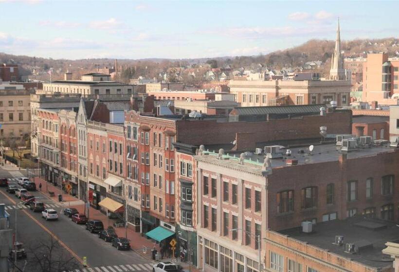 חדר סטנדרט עם מיטת קינג, Courtyard Waterbury Downtown