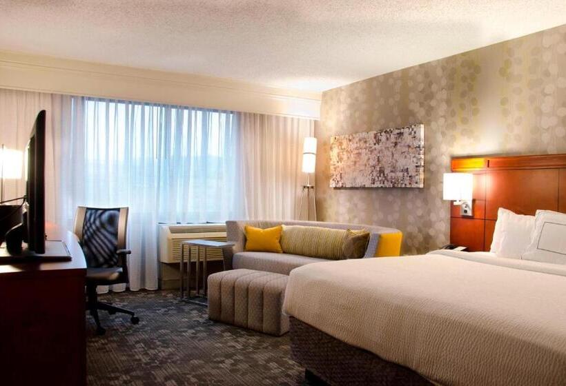 חדר סטנדרט עם מיטת קינג, Courtyard Waterbury Downtown