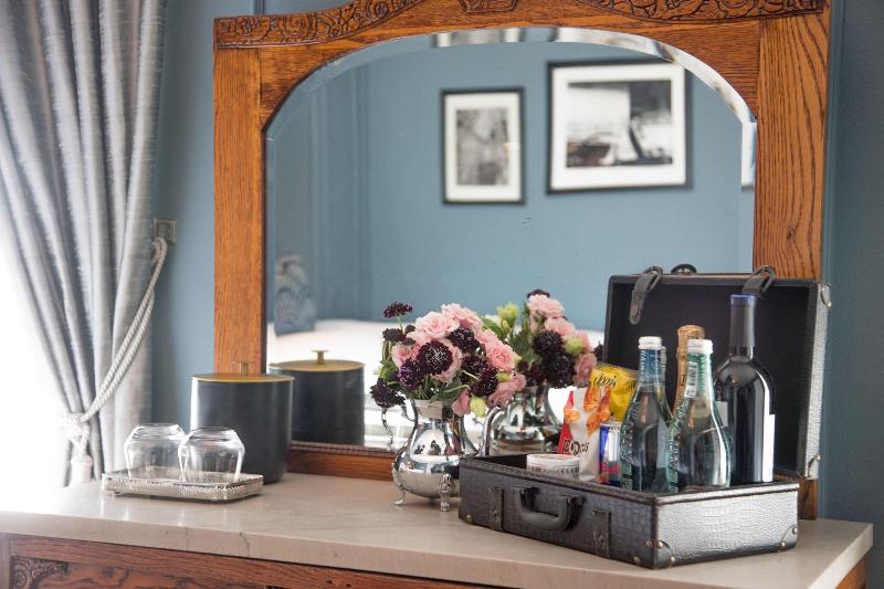 غرفة كلاسيكية, The Culver