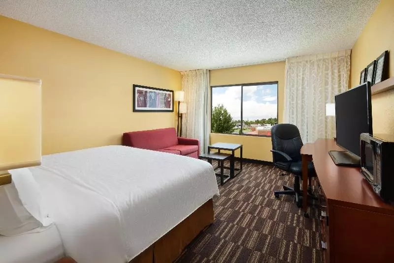 キングサイズベッドのスタンダードルーム, Holiday Inn Express Tifton, An Ihg