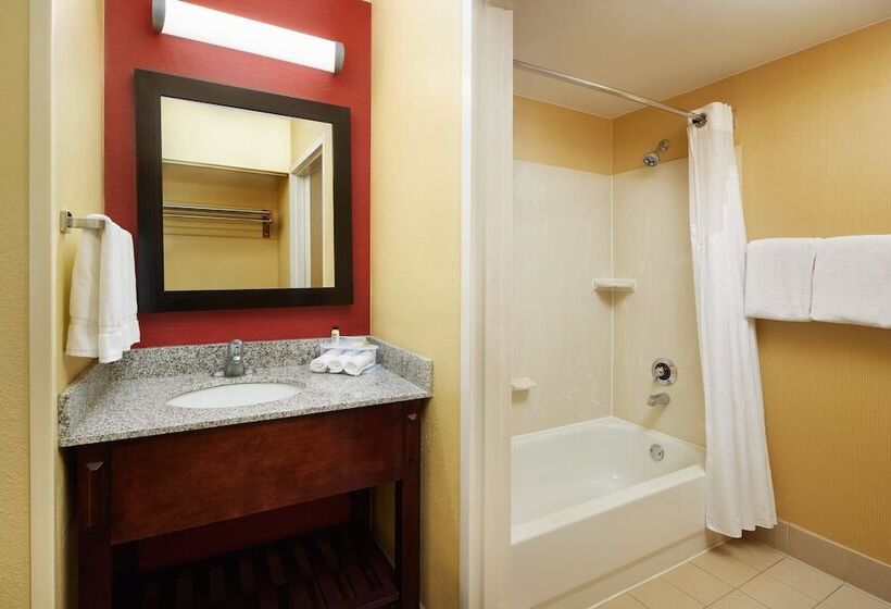 Люкс с Балконом, Holiday Inn Express Tifton, An Ihg