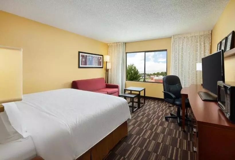 身障者適用キングサイズベッドルーム, Holiday Inn Express Tifton, An Ihg