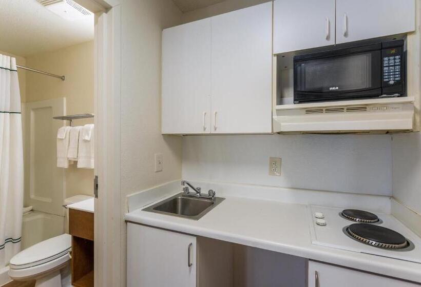 スタンダードスタジオ, Hometowne Studios Nashville  Airport/ Briley Pkwy