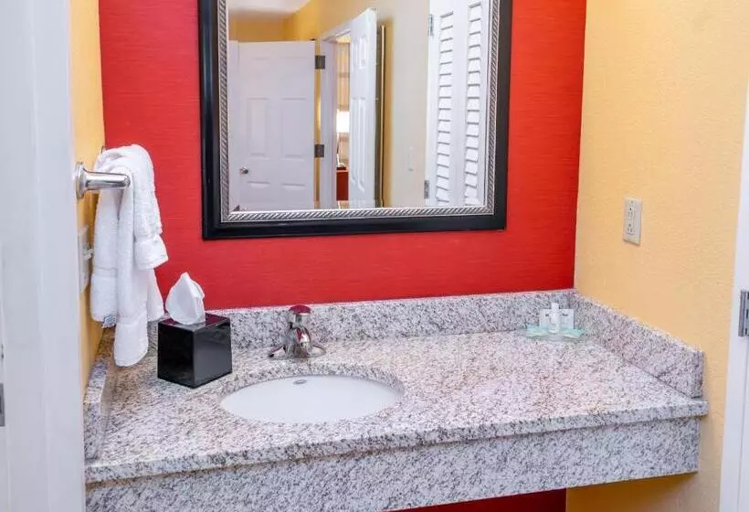 クイーンサイズベッドのスイートルーム, Iowa Inn Bettendorf Quad Cities