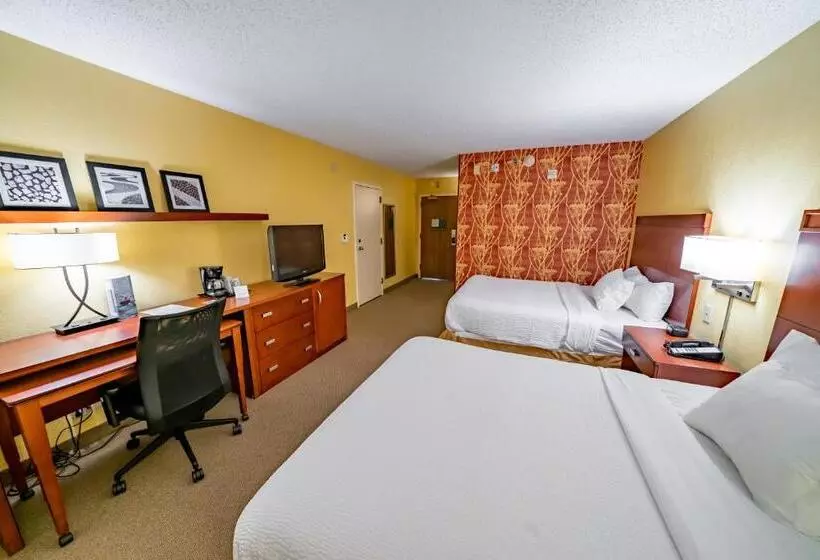 クイーンサイズベッドのスイートルーム, Iowa Inn Bettendorf Quad Cities