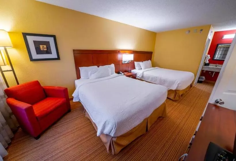 クイーンサイズベッドのスイートルーム, Iowa Inn Bettendorf Quad Cities