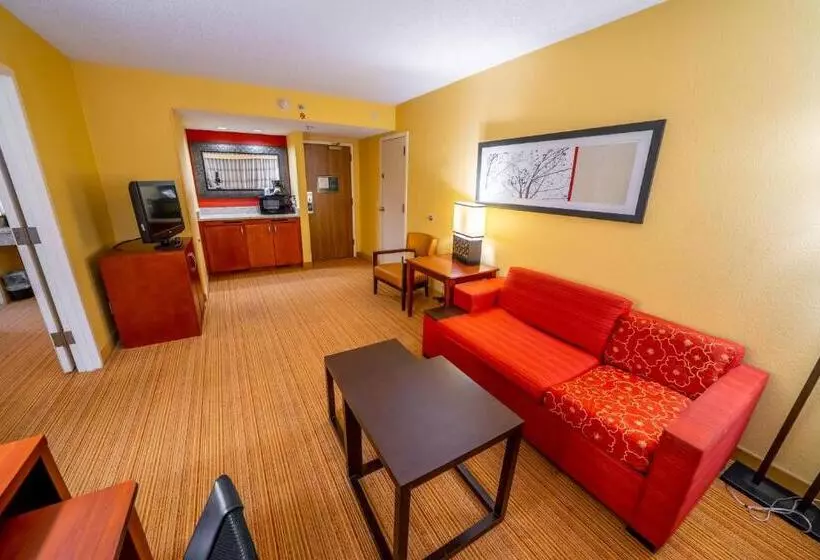 クイーンサイズベッドのスイートルーム, Iowa Inn Bettendorf Quad Cities