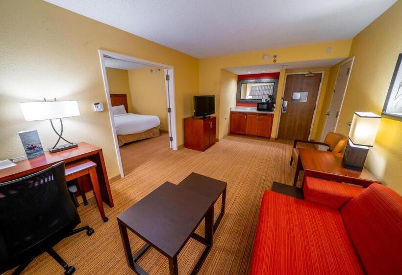 Suite Queen Bed, Iowa Inn Bettendorf Quad Cities