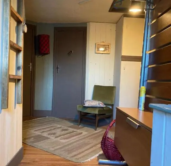 Perhehuone, Chalet Capannina