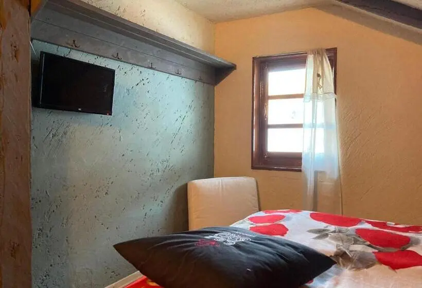 Perhehuone, Chalet Capannina