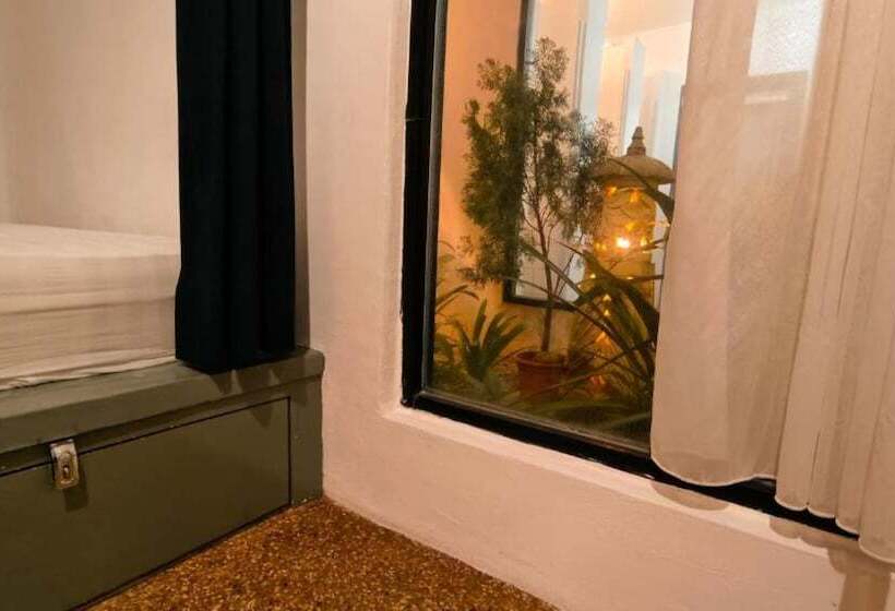 חדר משפחתי, Beds In Garden Hostel Sdn Bhd