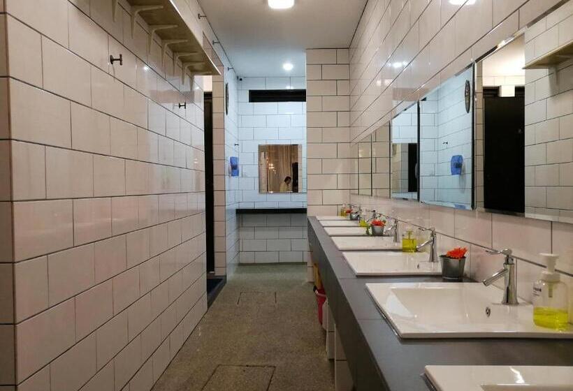 חדר אקזקיוטיב, Beds In Garden Hostel Sdn Bhd