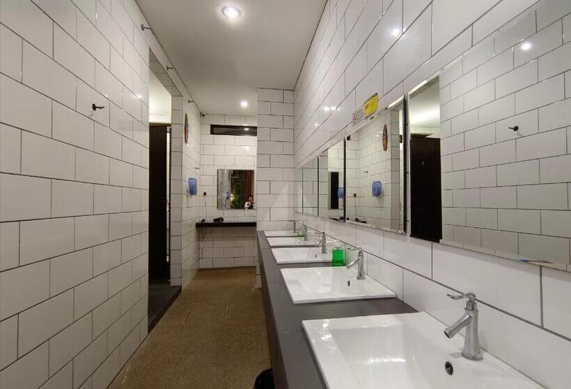 מיטה בחדר משותף, Beds In Garden Hostel Sdn Bhd